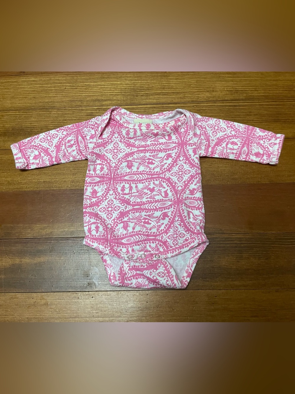 kate quinn Pink and White Paisley Long-Sleeve Baby One-Piece Size 0-3 Months